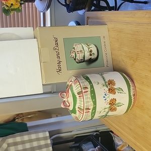 Cookie Jar,NWT in box,Gorgeous! Pinecones And Bow